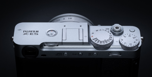 富士胶片推出无反数码相机 “FUJIFILM X-E5”