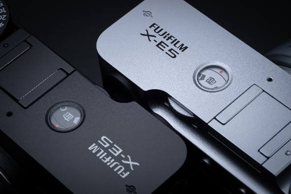 富士胶片推出无反数码相机 “FUJIFILM X-E5”