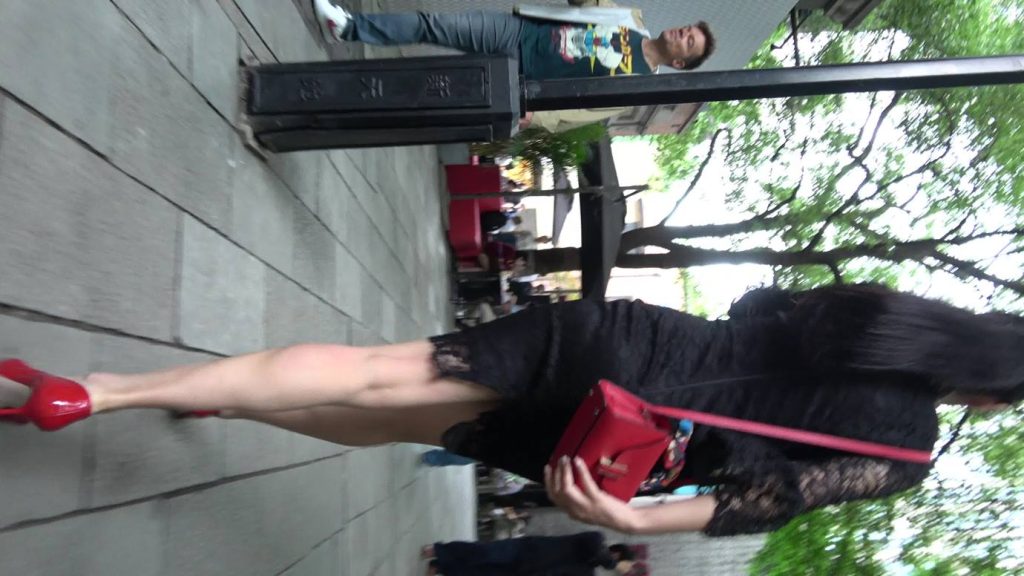 精选街拍摄影 No.001 性感蕾丝包臀裙高跟美女 [1V/1.40GB]插图4