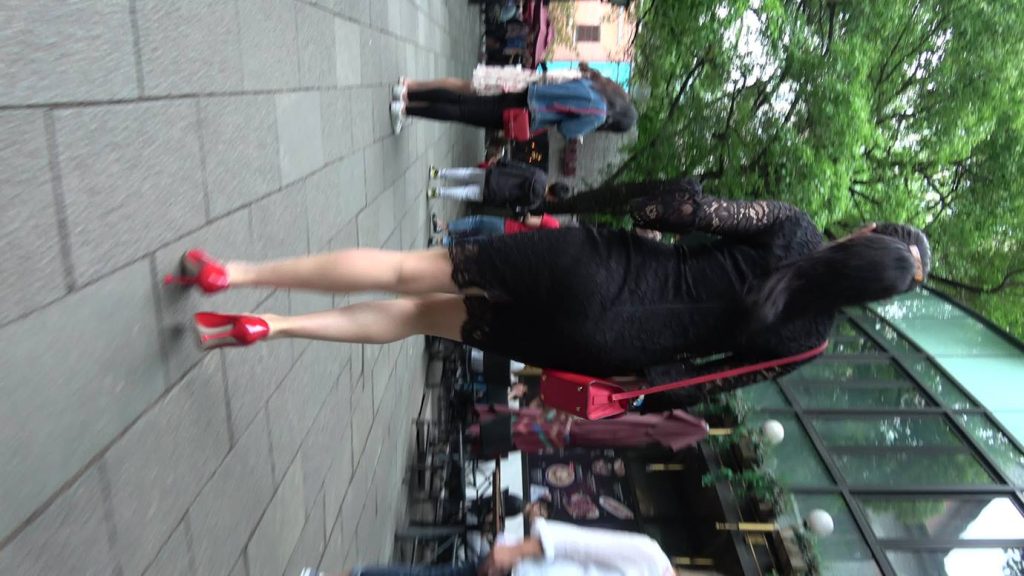 精选街拍摄影 No.001 性感蕾丝包臀裙高跟美女 [1V/1.40GB]插图3