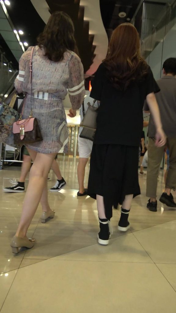 精选街拍摄影 No.002 性感美腿连衣裙MM [1V/1.34GB]插图1