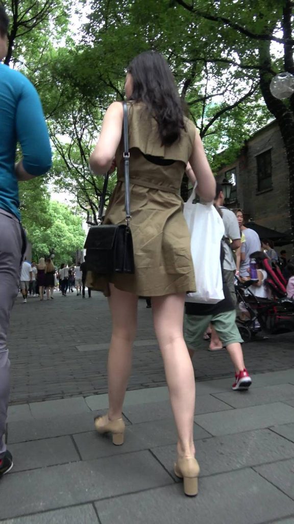 精选街拍摄影 No.004 军绿色连衣裙高挑长腿美女 [1V/0.97GB]插图1