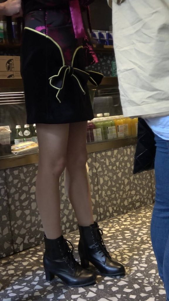 精选街拍摄影 No.005 可爱的长腿长发美眉 [1V/2.60GB]插图2