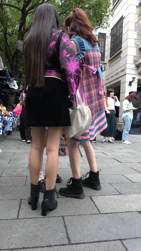 精选街拍摄影 No.005 可爱的长腿长发美眉 [1V/2.60GB]插图