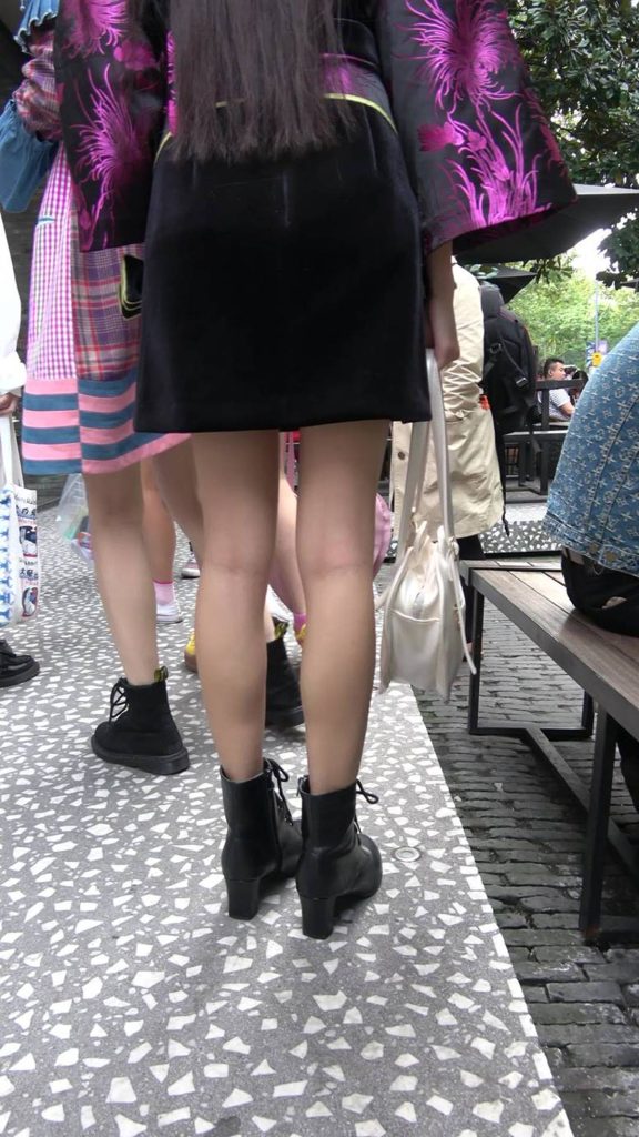 精选街拍摄影 No.005 可爱的长腿长发美眉 [1V/2.60GB]插图3