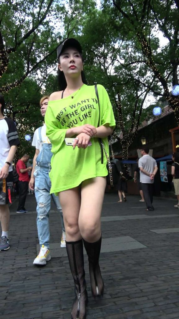 精选街拍摄影 No.007 美腿长靴黑色鸭舌帽美眉 [1V/1.15GB]插图5
