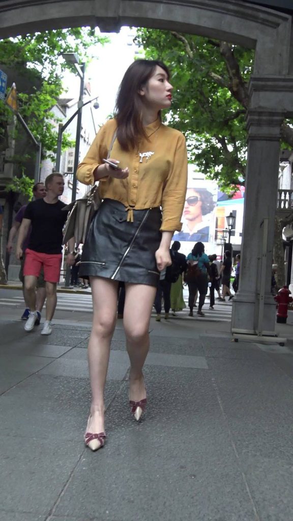 精选街拍摄影 No.008 皮短裙靓女小姐姐 [1V/1.21GB]插图5