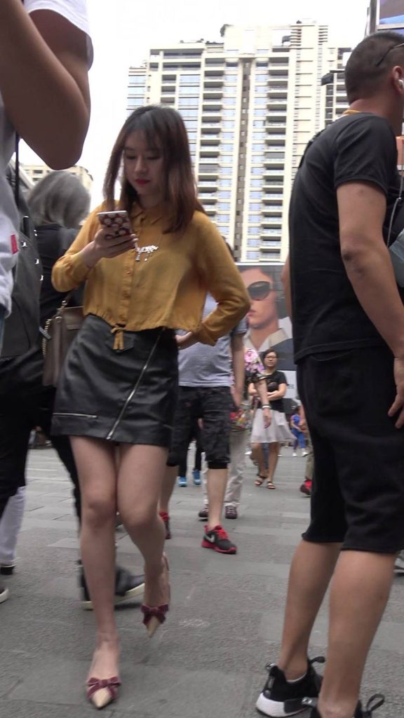精选街拍摄影 No.008 皮短裙靓女小姐姐 [1V/1.21GB]插图3