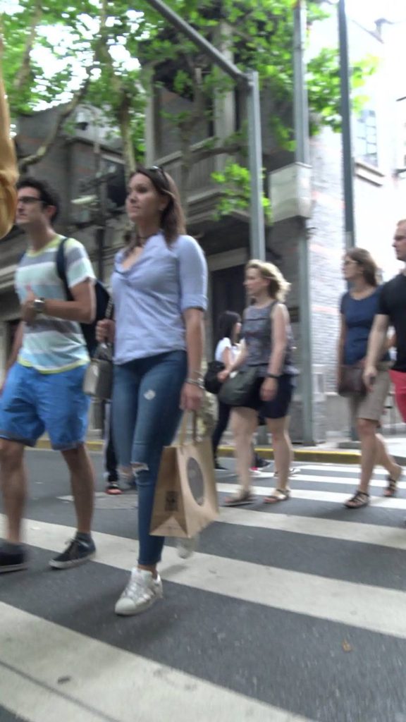 精选街拍摄影 No.008 皮短裙靓女小姐姐 [1V/1.21GB]插图4