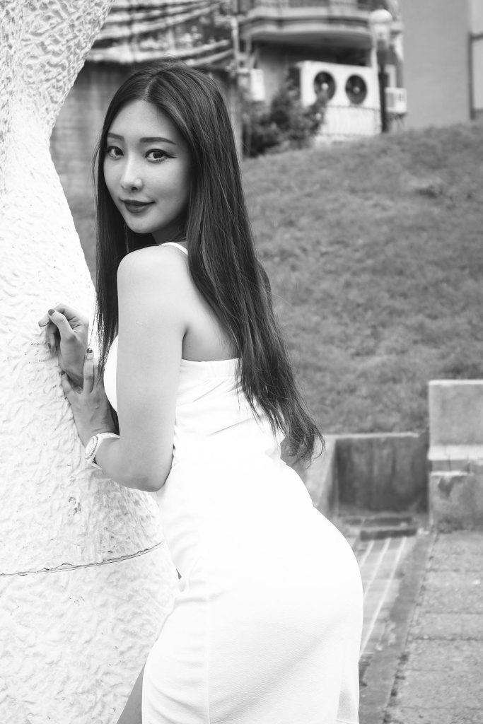 精选街拍摄影 No.023 白裙绿草 [34P/40MB]插图