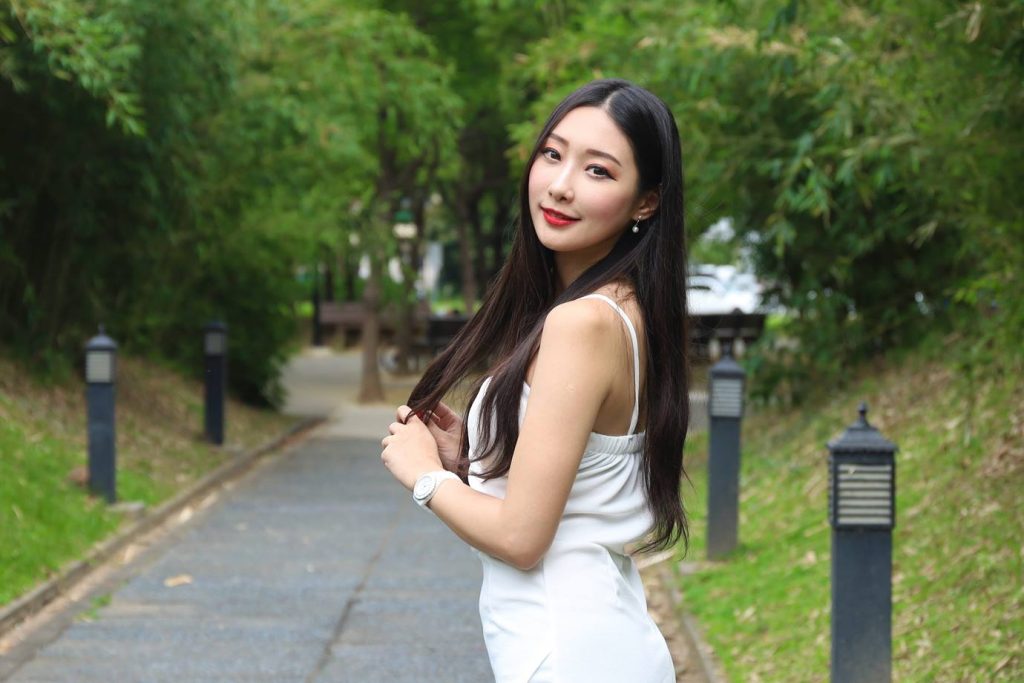 精选街拍摄影 No.023 白裙绿草 [34P/40MB]插图3