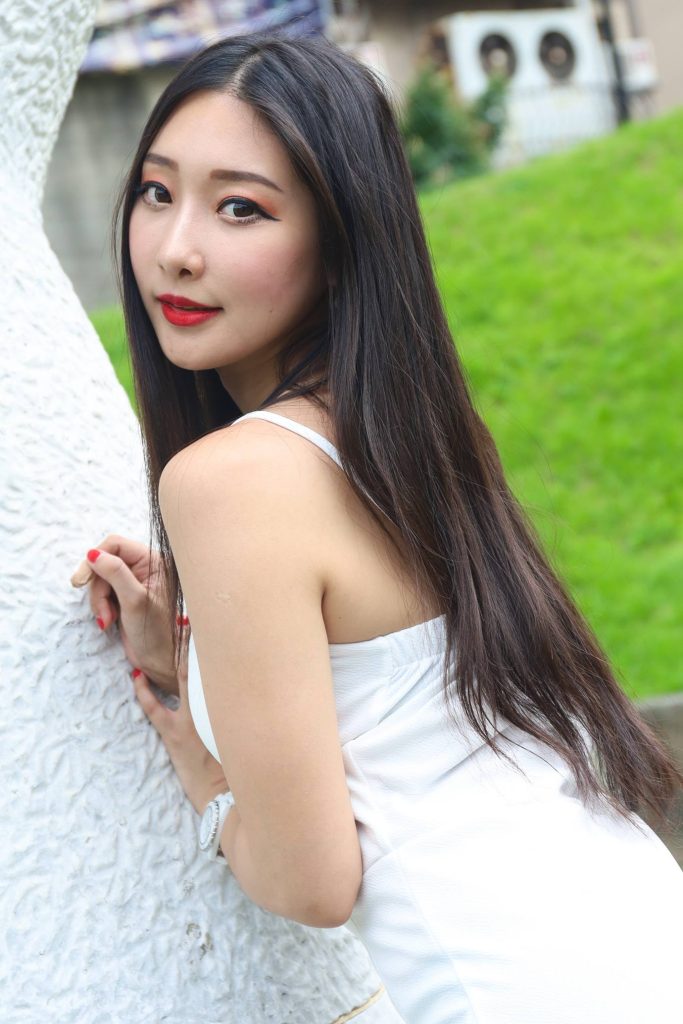 精选街拍摄影 No.023 白裙绿草 [34P/40MB]插图1