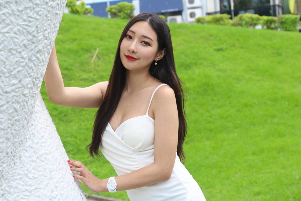 精选街拍摄影 No.023 白裙绿草 [34P/40MB]插图5