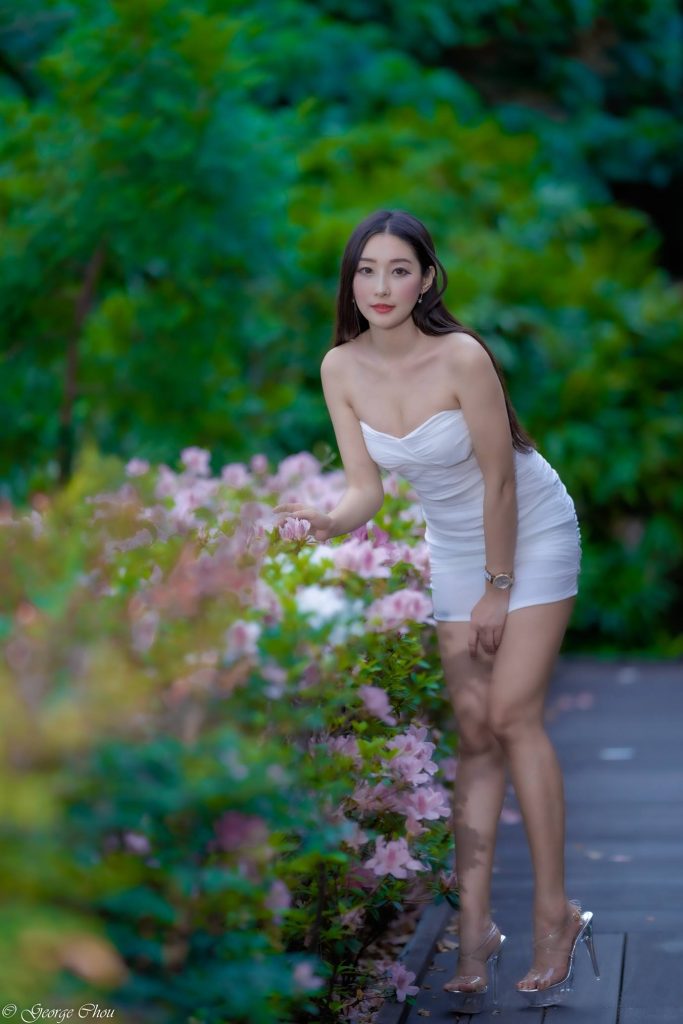 精选街拍摄影 No.033 吳小葵 純白小禮服涼高美腿 [34P/41MB]插图1