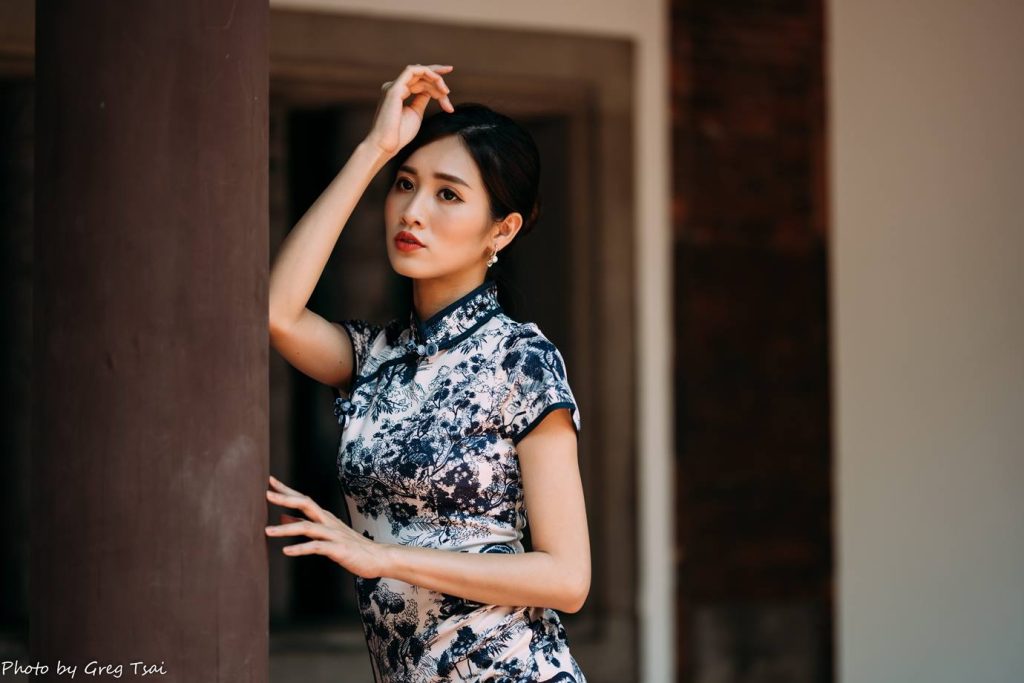 精选街拍摄影 No.044 張筠 短旗袍絲襪高跟美腿 [54P/81MB]插图