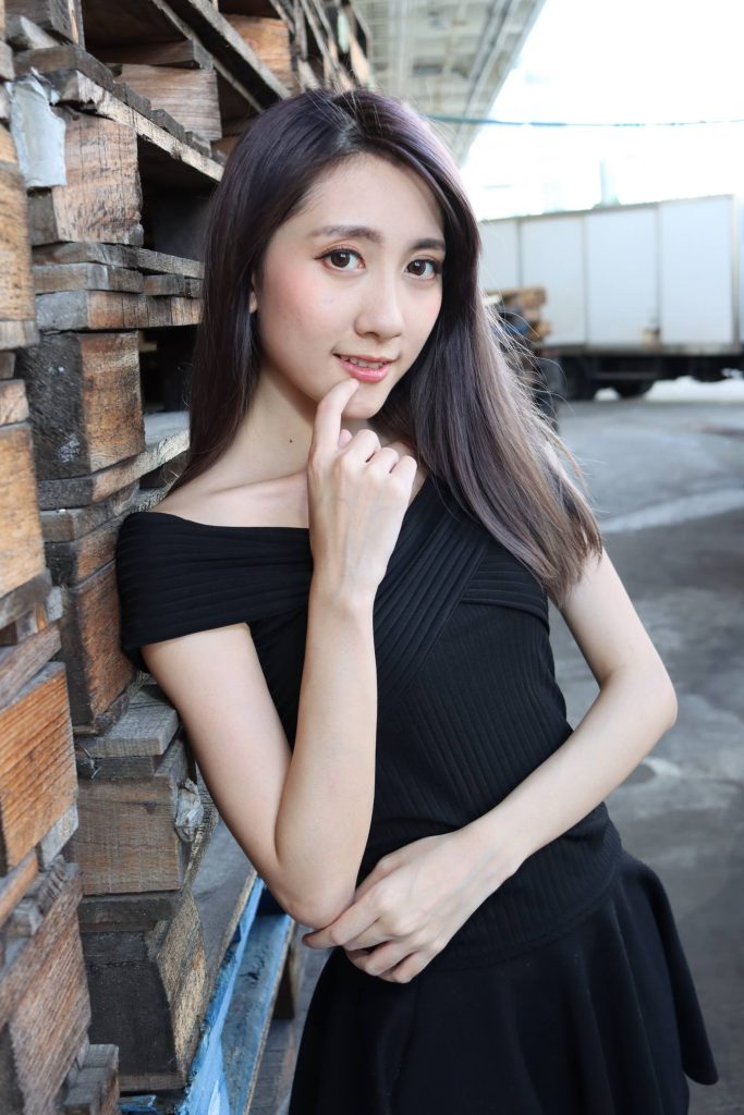 精选街拍摄影 No.049 Elaine Chung 連衣裙絲襪涼高美腿 [73P/137MB]插图2