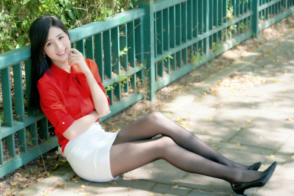 精选街拍摄影 No.051 張筠 短裙黑絲高跟美腿 [24P/137MB]插图3