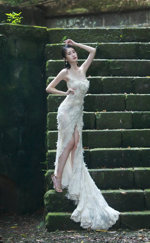 精选街拍摄影 No.060 王紅 簍空白紗涼高美腿 [70P/81MB]插图3