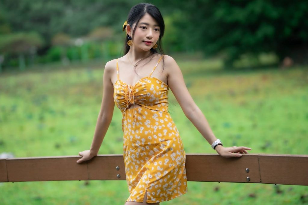 精选街拍摄影 No.063 湘芹 黃吊帶連衣裙高跟美腿 [22P/21MB]插图5