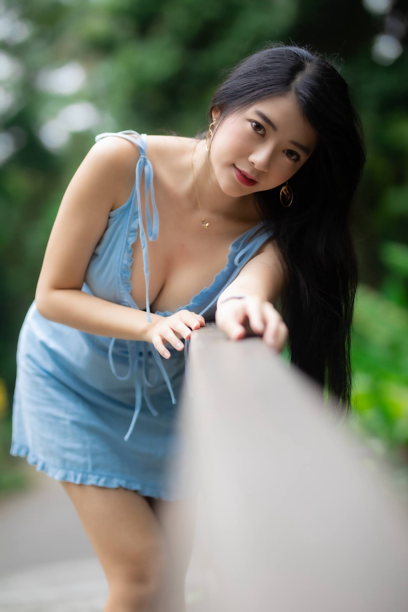 精选街拍摄影 No.064 湘芹 藍吊帶連衣裙涼高美腿 [26P/32MB]-无料摄影圈