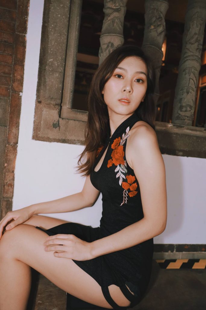 精选街拍摄影 No.067 文文熊 黑色旗袍絲襪高跟美腿 [54P/77MB]插图3