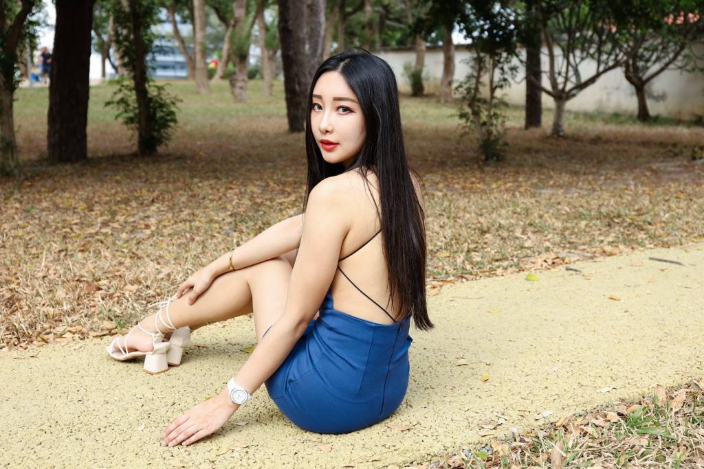 精选街拍摄影 No.074 吳采婕 吊帶連衣短裙涼高美腿 [50P/78MB]插图4