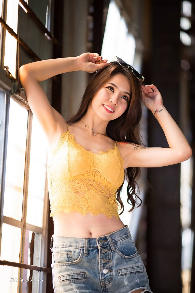 精选街拍摄影 No.090 Debby Chiu 露肚牛仔短褲高跟美腿 [53P/75MB]插图1