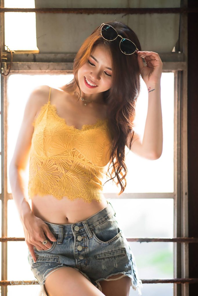 精选街拍摄影 No.090 Debby Chiu 露肚牛仔短褲高跟美腿 [53P/75MB]插图2