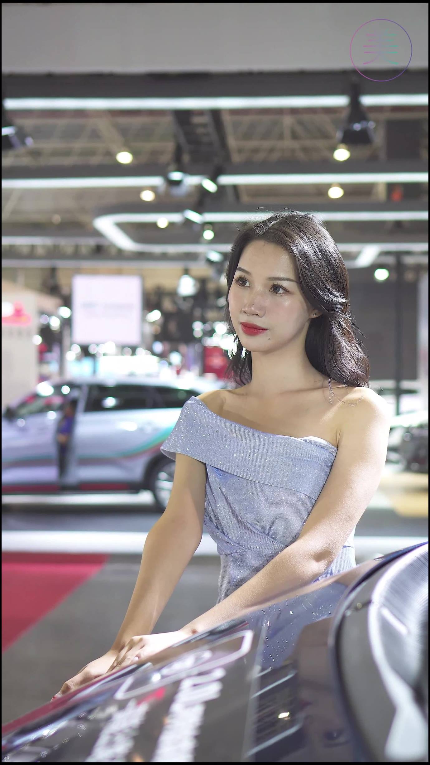 NO.0094 2021 东莞秋季车展 Racing Model 东风风行车模01[1V/563MB]-无料摄影圈