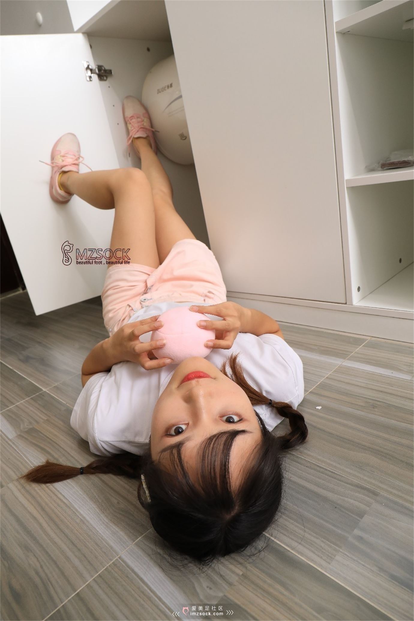 [MZSOCK]爱美足 No.060 果儿 [68P/122MB]-无料摄影圈