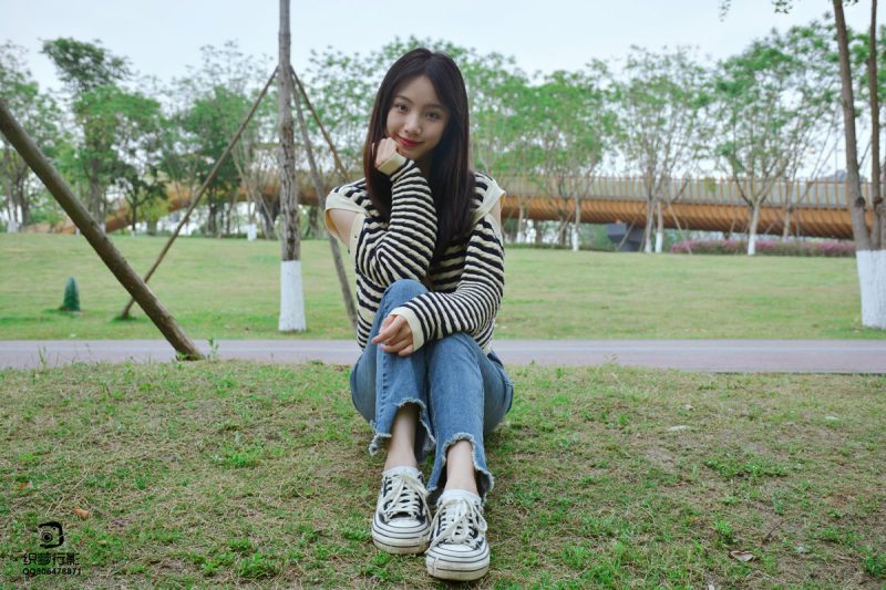 [织梦映像]NO.016 少女牛仔裤草地白袜[80P/1V/2.47GB]-无料摄影圈