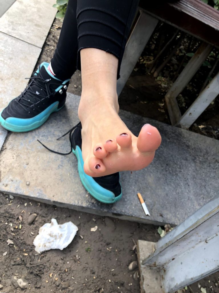 安乔乔儿(Nia乔乔) NO.001 户外露脚脚[80P/274MB]插图2