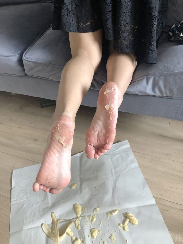 安乔乔儿(Nia乔乔) NO.009 踩香蕉[134P/558MB]插图3