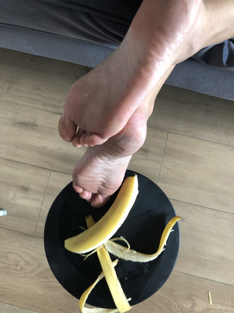 安乔乔儿(Nia乔乔) NO.009 踩香蕉[134P/558MB]插图2