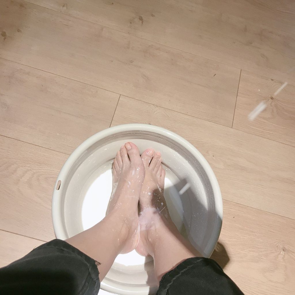 网紅Coser@安乔乔儿(Nia乔乔) 029 牛奶洗脚[102P/144MB]插图2