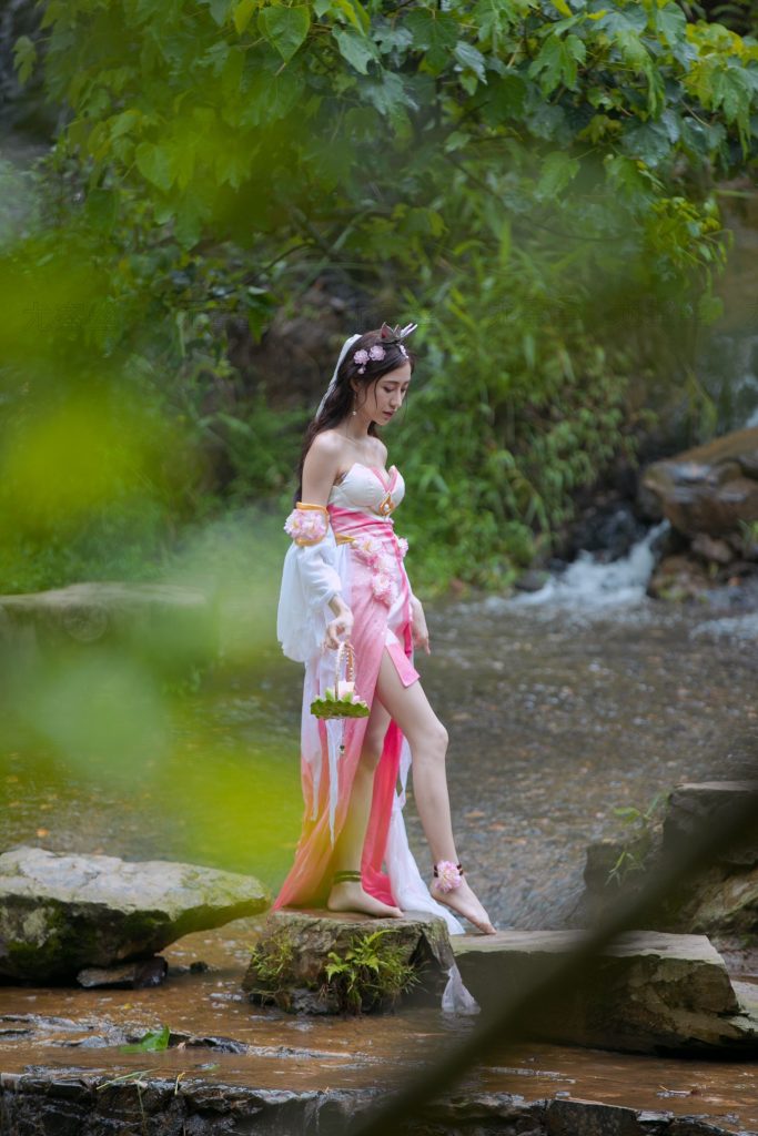 尤蜜丝摄影作品 NO.031 穿搭推广展示图集 粉色系 花仙子 [45P/1V/774MB]插图1