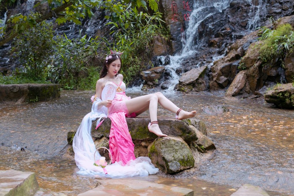 尤蜜丝摄影作品 NO.031 穿搭推广展示图集 粉色系 花仙子 [45P/1V/774MB]插图3