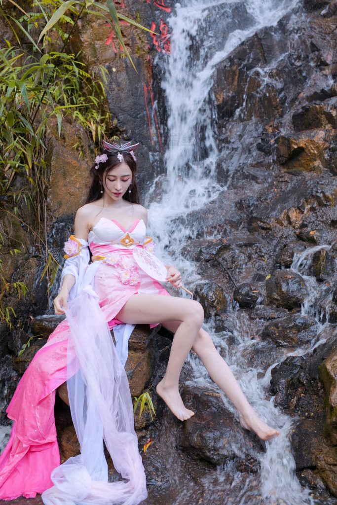 尤蜜丝摄影作品 NO.031 穿搭推广展示图集 粉色系 花仙子 [45P/1V/774MB]插图2