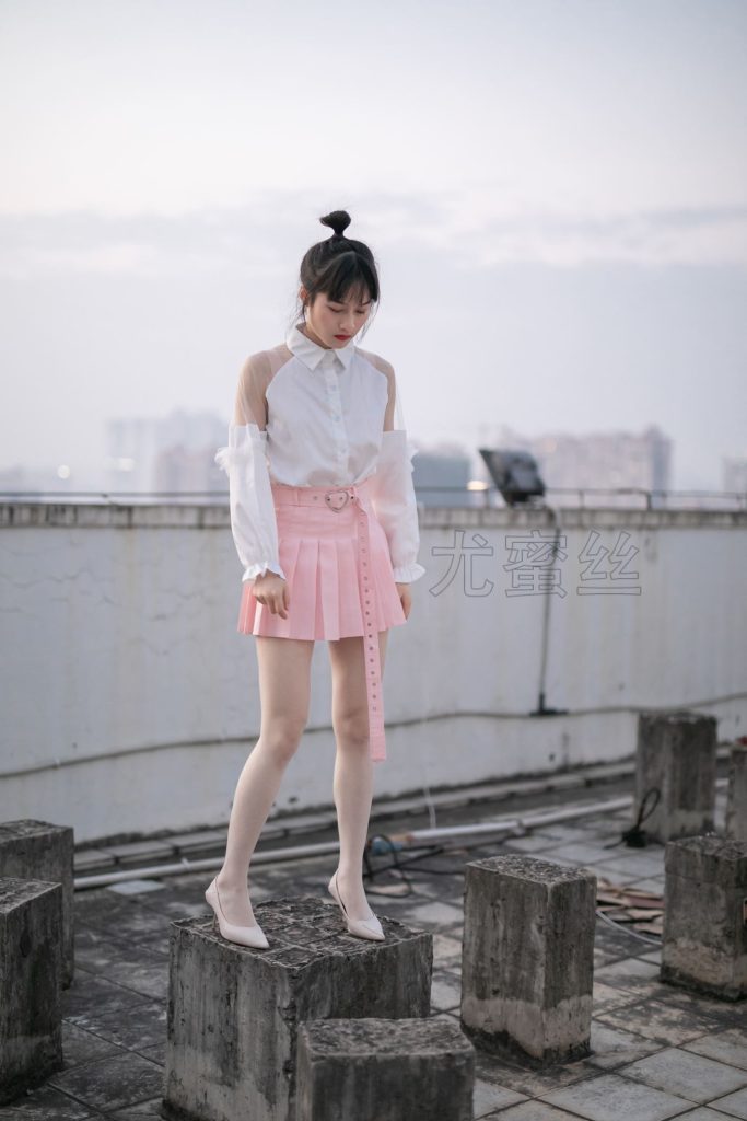 尤蜜丝摄影作品 NO.036 穿搭推广展示图集 室内室外天台 [95P/446MB]插图3