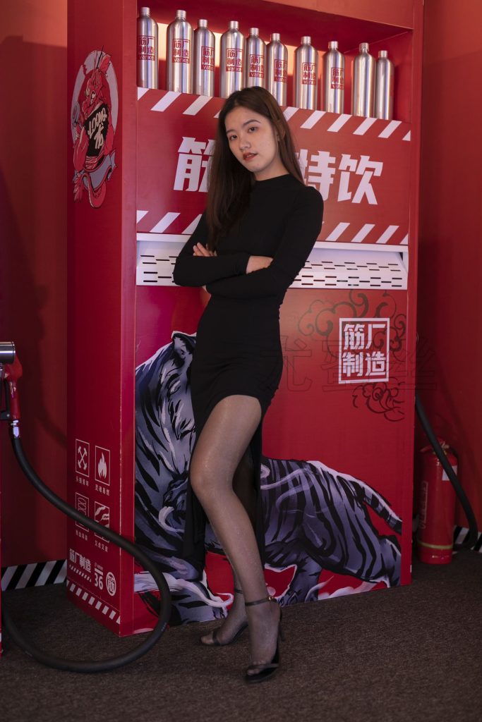 尤蜜丝摄影作品 NO.040 穿搭推广展示图集 超市里的黑丝与肉丝[59P/408MB]插图2