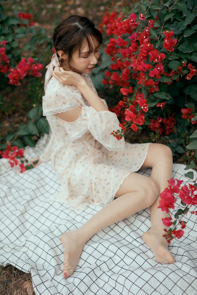 尤蜜丝摄影作品 NO.041 穿搭推广展示图集 野花香[30P/275MB]-无料摄影圈