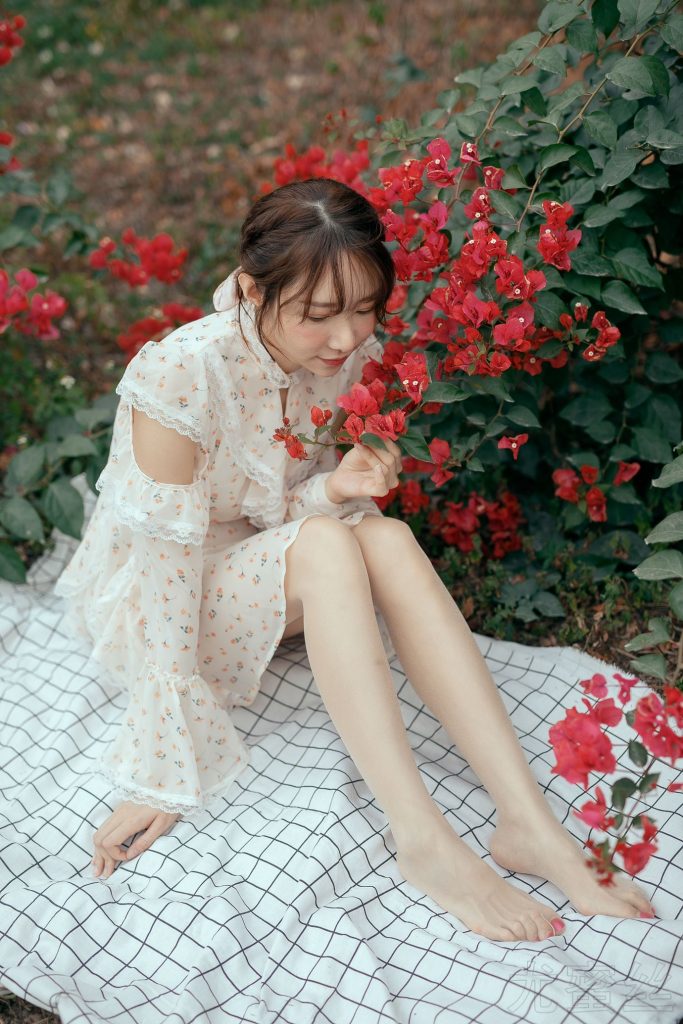 尤蜜丝摄影作品 NO.041 穿搭推广展示图集 野花香[30P/275MB]插图2
