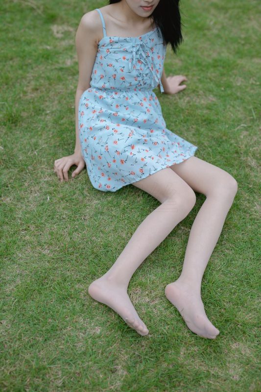 尤蜜丝摄影作品 NO.049 穿搭推广展示图集 公园里的蓝色碎花裙[68P/662MB]-无料摄影圈