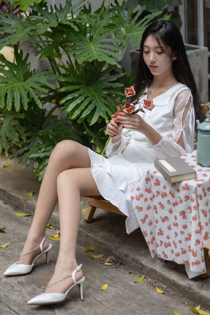 尤蜜丝摄影作品 NO.060 穿搭推广展示图集[82P/1V/909MB]插图2