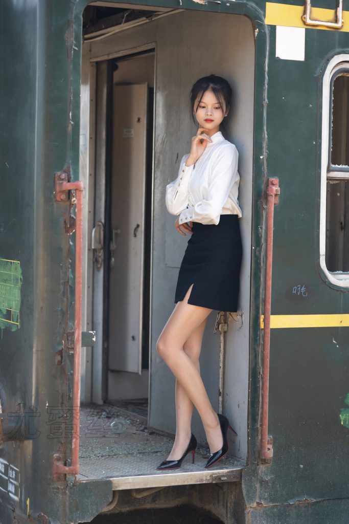 尤蜜丝摄影作品 NO.089 穿搭推广展示图集[102P/1V/889MB]插图1