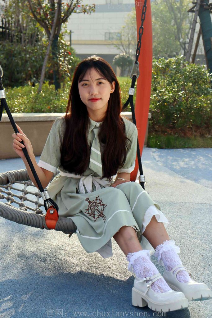 初夏女神 NO.002 雪糕 法式复古连衣裙搭36码白皮鞋[102P/1V/6.32GB]插图1