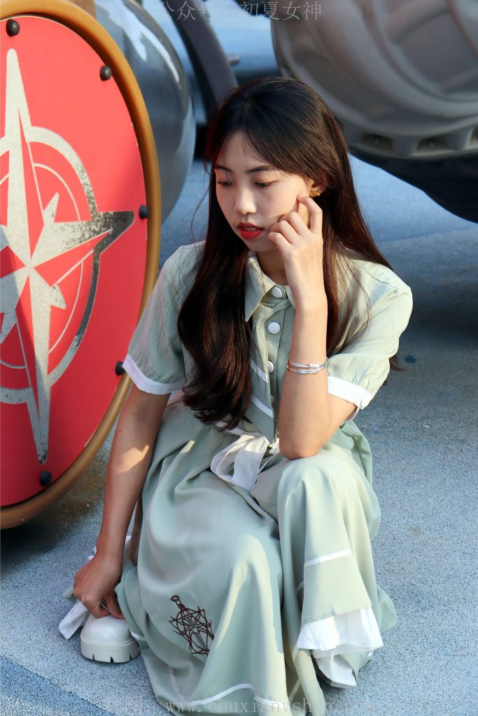 初夏女神 NO.002 雪糕 法式复古连衣裙搭36码白皮鞋[102P/1V/6.32GB]插图3