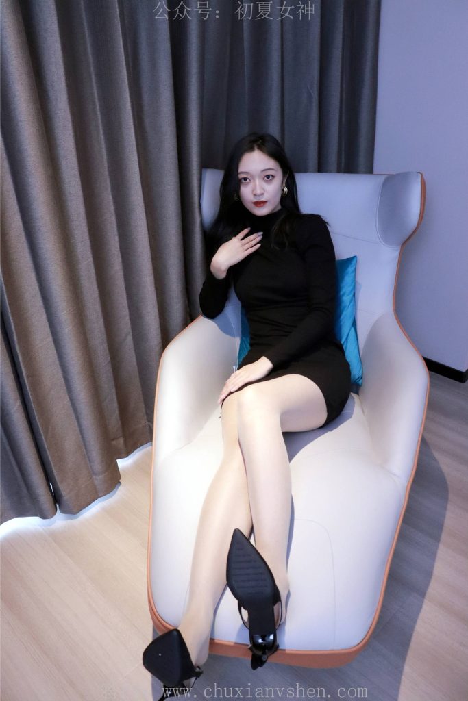 初夏女神 NO.003 依依 黑色瘦身衣搭配37码高跟鞋[111P/1V/5.17GB]插图3