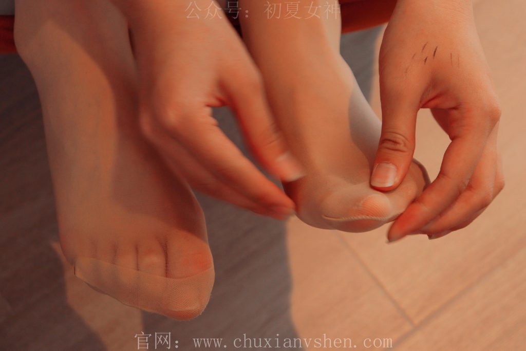 初夏女神 NO.005 沙沙 牛仔M码长裙搭小黑皮鞋[112P/1V/5.25GB]插图3