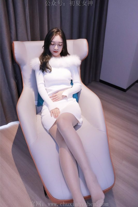 初夏女神 NO.010 依依 2022款白色毛领连衣裙搭白色短靴[147P/1V/5.55GB]-无料摄影圈